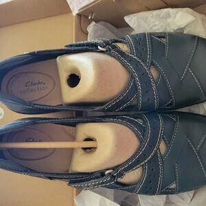 Clark's Ashalnd wide shoes